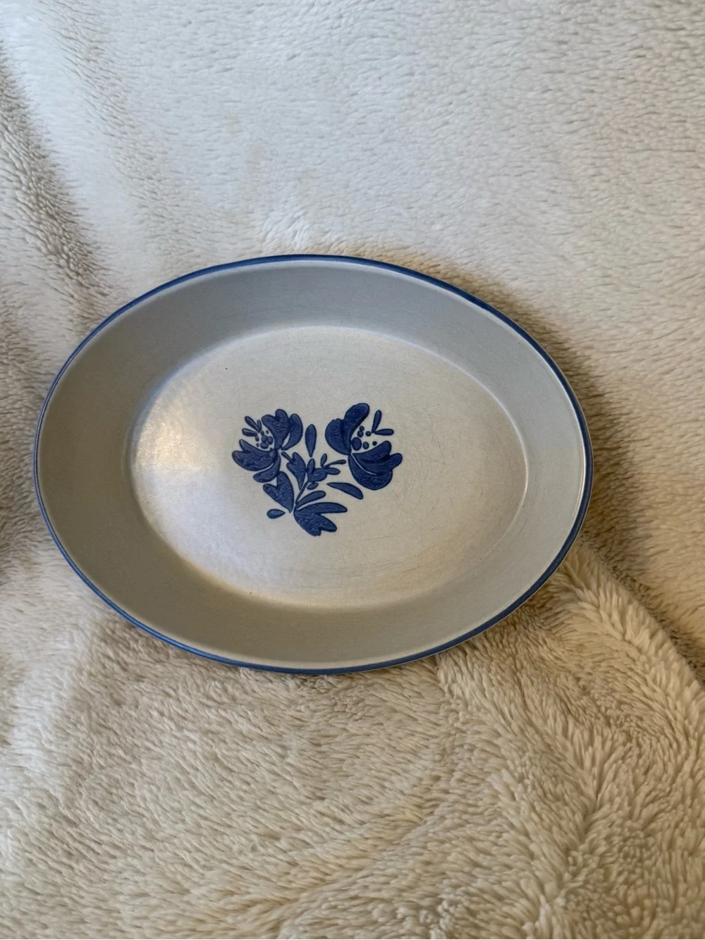 Pfaltzgraff Yorktowne Oval Baking Serving Dish 10 x 7 Casserole Vegetable Bowl